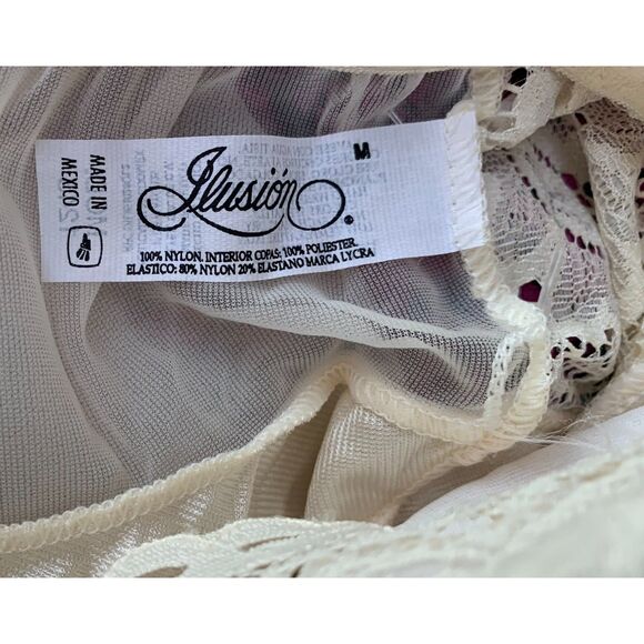 Elegant Cream Lace Chemise - Picture 3 of 7